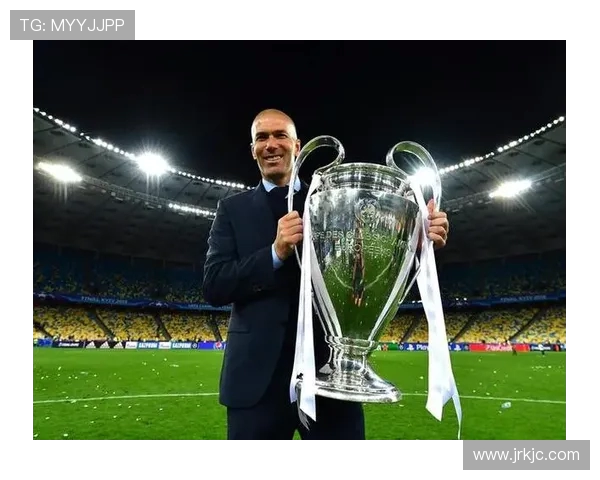 齐内丁·齐达内:从天才球员到传奇教练的辉煌足球生涯与不朽传奇 齐内丁·齐达内:从天才球员到传奇教练的辉煌足球生涯与不朽传奇