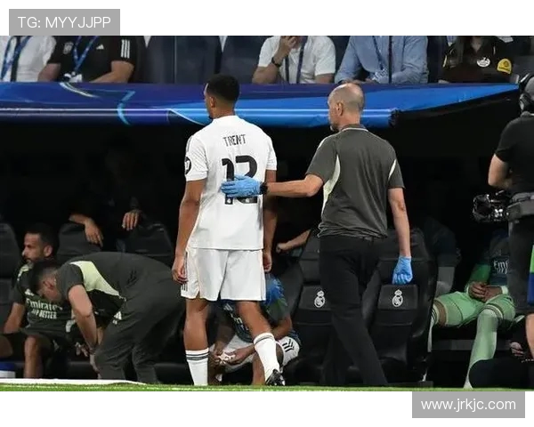 国际杯精彩对决皇马与曼联谁能夺冠引发球迷热议